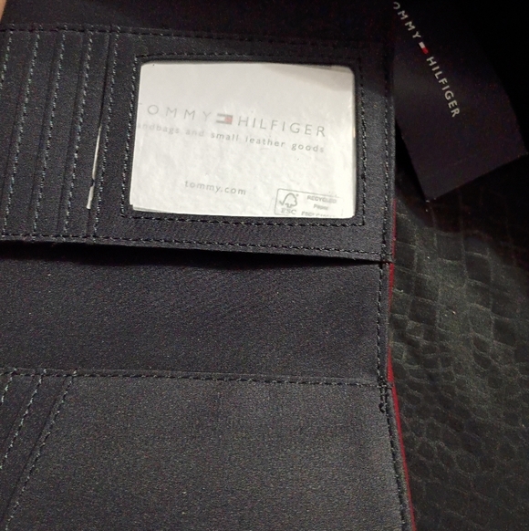 Tommy Hilfiger Wallet - Picture 4 of 5